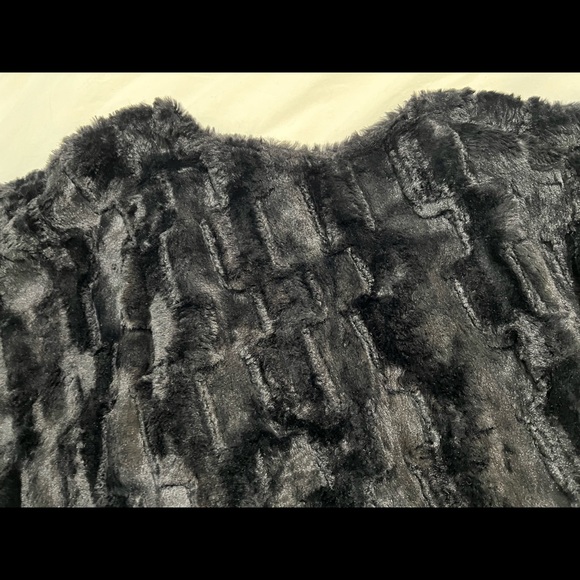 Signature By Robbie Bee Women Faux Fur Shrug Coat Jacket Poncho Medium Black New - Picture 5 of 7